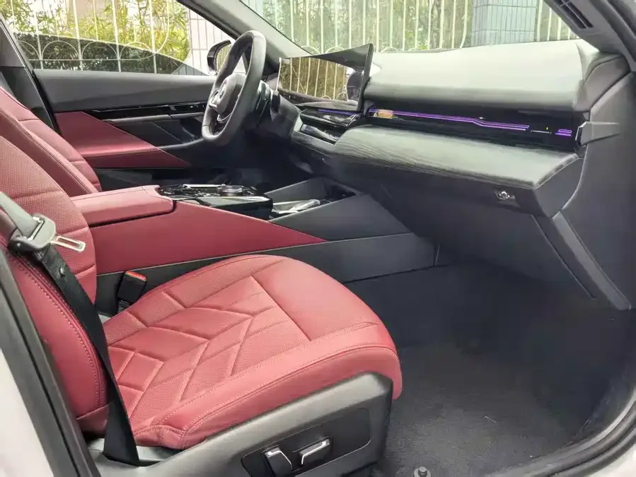 BMW 5 Series BMW 5 Series 2024 525Li Luxury Package 2024 — миниатюра 2