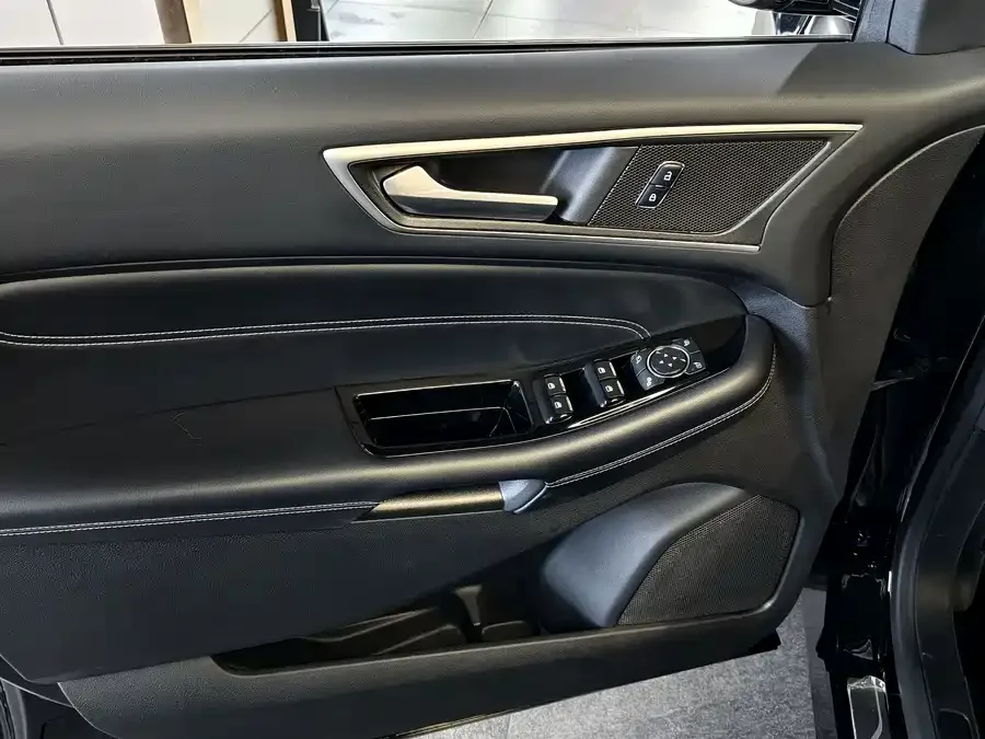 Ford Edge 2021 Edge PLUS EcoBoost 245 2WD Platinum 5-seater 2022 — миниатюра 3