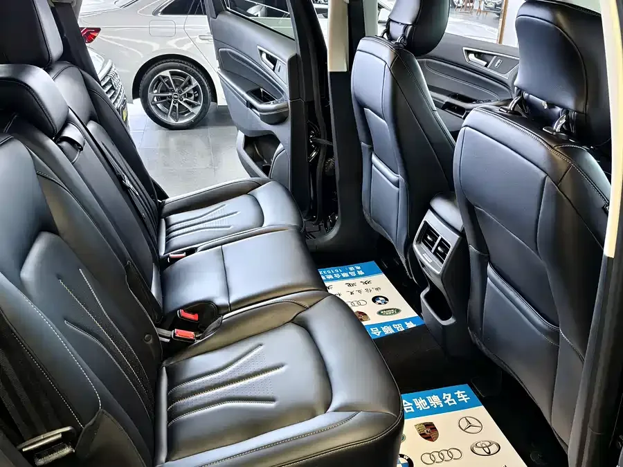 Ford Edge 2021 Edge PLUS EcoBoost 245 2WD Platinum 5-seater 2022 — миниатюра 4