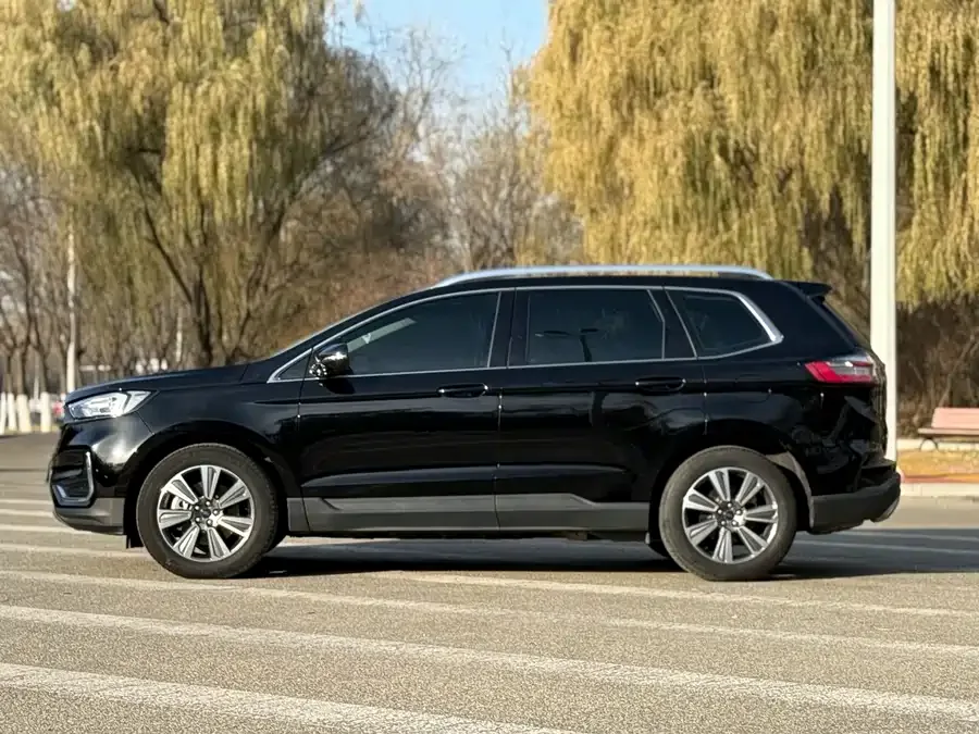 Ford Edge 2021 Edge PLUS EcoBoost 245 2WD Platinum 5-seater 2022 — миниатюра 3