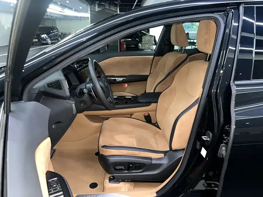 Lexus RZ 2023 450e 4WD Vertical Edition 2023 — миниатюра 3
