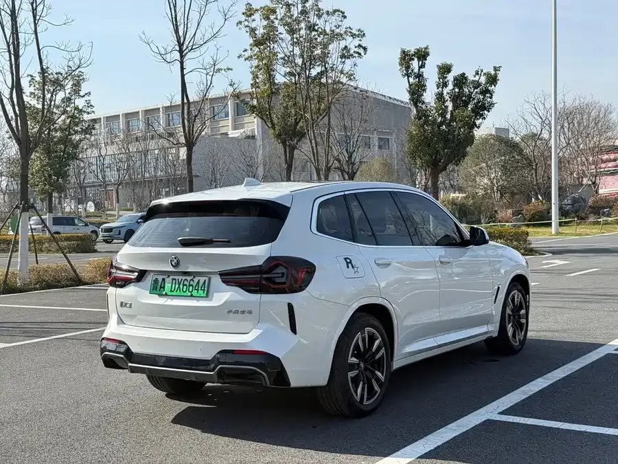 BMW iX3 2024 leading model 2025 — миниатюра 2