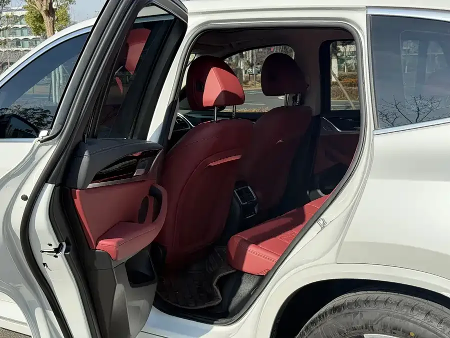 BMW iX3 2024 leading model 2025 — миниатюра 3