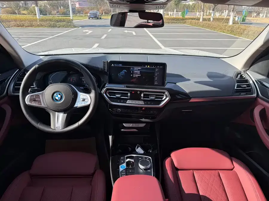 BMW iX3 2024 leading model 2025 — миниатюра 4