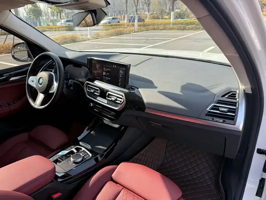 BMW iX3 2024 leading model 2025 — миниатюра 5