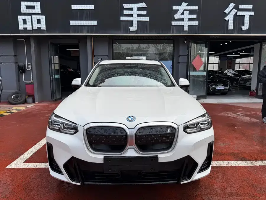 BMW iX3 2023