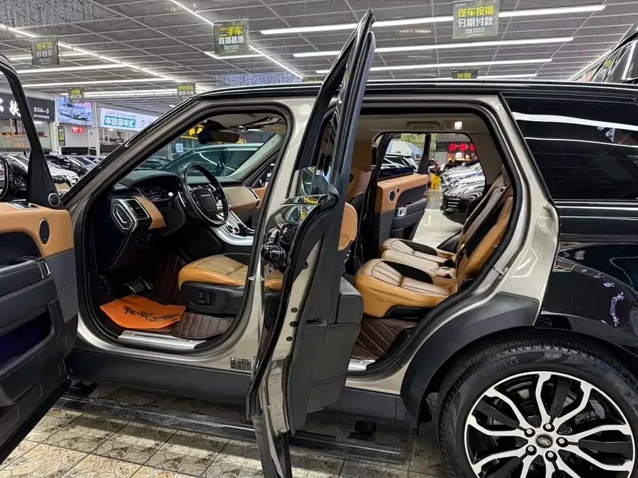 Land Rover Range Rover Sport Range Rover Sport 2022 3.0 L6 Black Edition 2022 — миниатюра 3