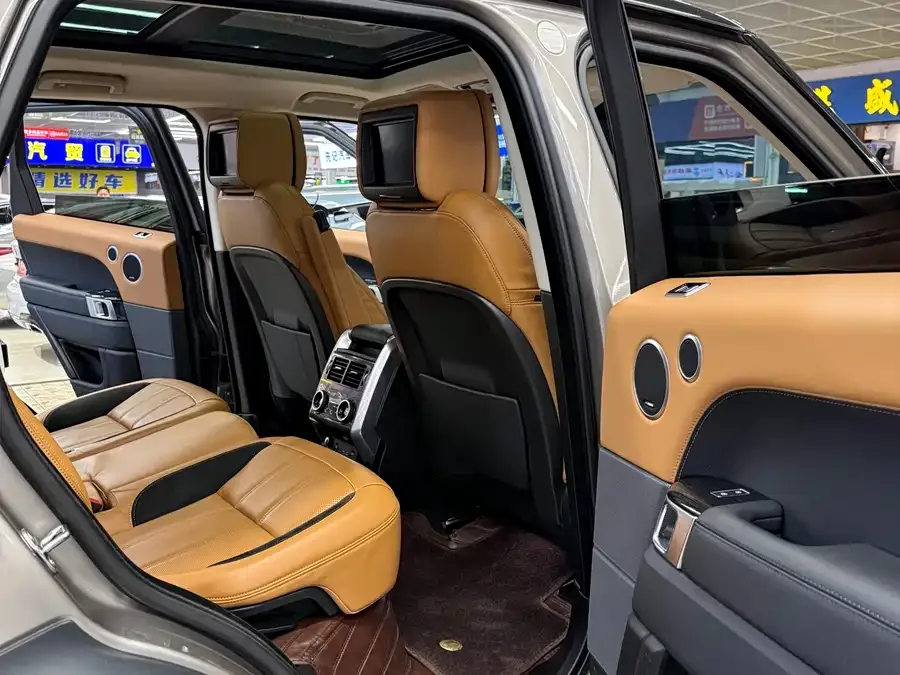 Land Rover Range Rover Sport Range Rover Sport 2022 3.0 L6 Black Edition 2022 — миниатюра 4