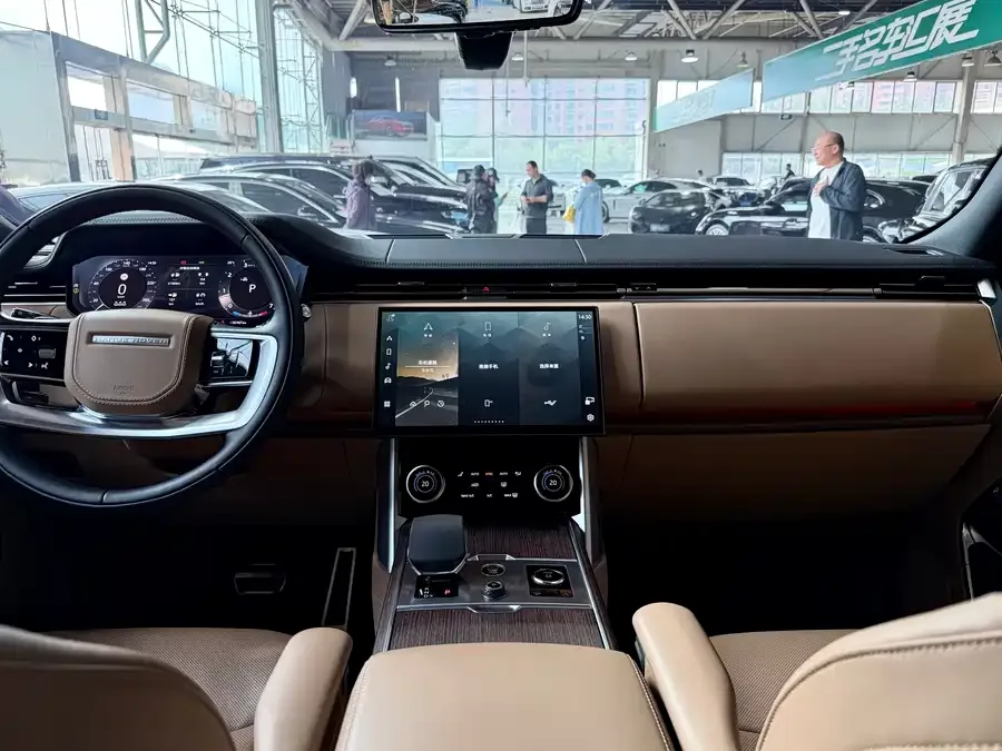 Land Rover Range Rover Range Rover 2023 3.0 L6 360PS Grand Edition 2023 — миниатюра 5