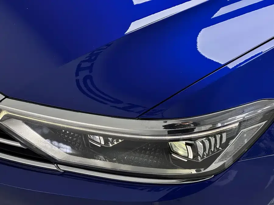 Volkswagen Passat Variant Weilan 2021 2.0T Vertical Edition 2023 — миниатюра 5