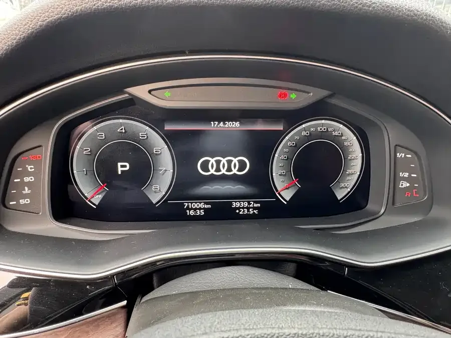 Audi Q7 2023 55 TFSI quattro S line sports model 2023 — миниатюра 3