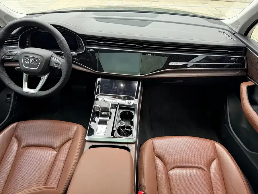 Audi Q7 2023 55 TFSI quattro S line sports model 2023 — миниатюра 4