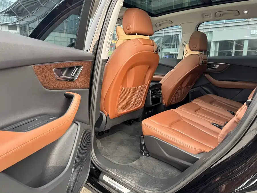 Audi Q7 2023 55 TFSI quattro S line sports model 2023 — миниатюра 5
