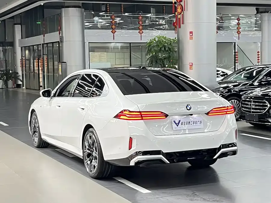 BMW 5 Series BMW 5 Series 2024 530Li Exclusive M Sports Package 2024 — миниатюра 3