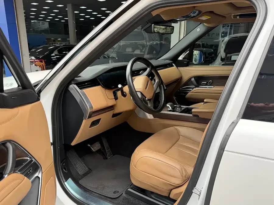Land Rover Range Rover Range Rover 2023 3.0 L6 360PS Grand Edition 2023 — миниатюра 2