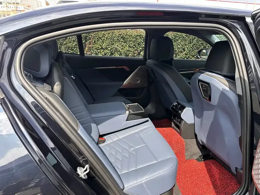 BMW 5 Series BMW 5 Series 2024 530Li Exclusive M Sports Package 2024 — миниатюра 3