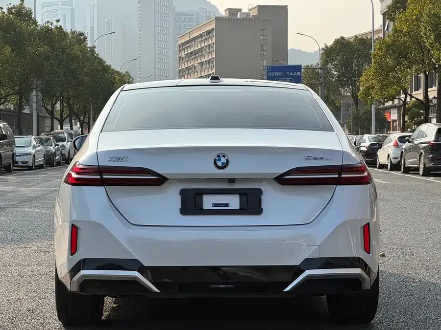 BMW 5 Series BMW 5 Series 2024 525Li M Sports Package 2024 — миниатюра 2