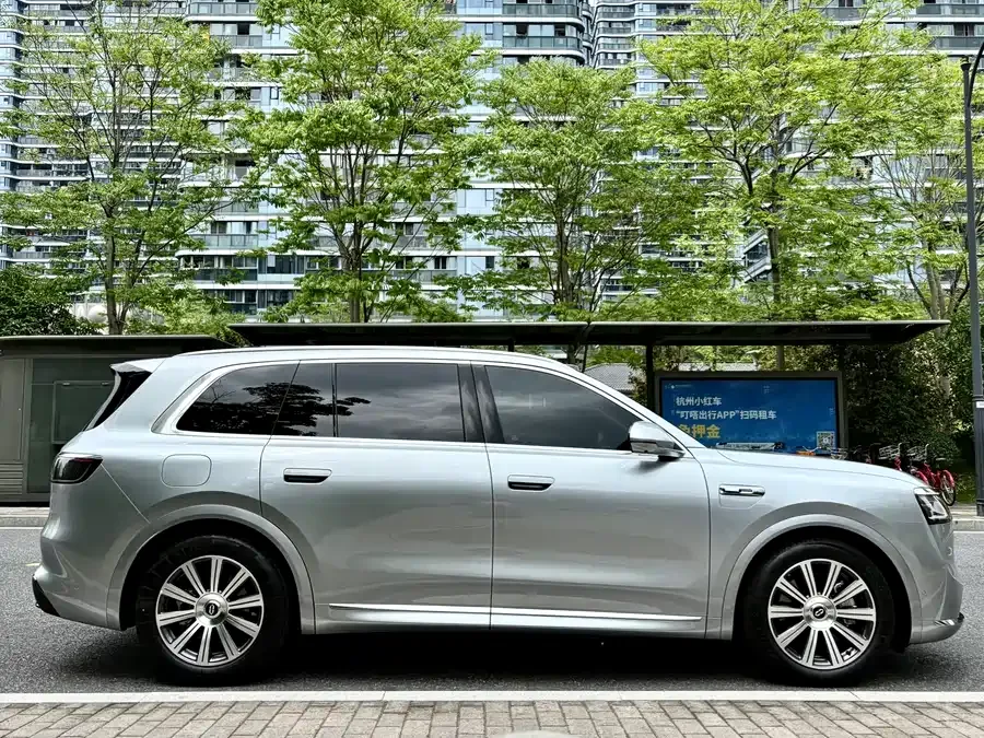 AITO M8 Wenjie M8 2025 Extended Range Max+ Version 53.4kWh 5-Seat Version (192-line LiDAR) 2025 — миниатюра 2