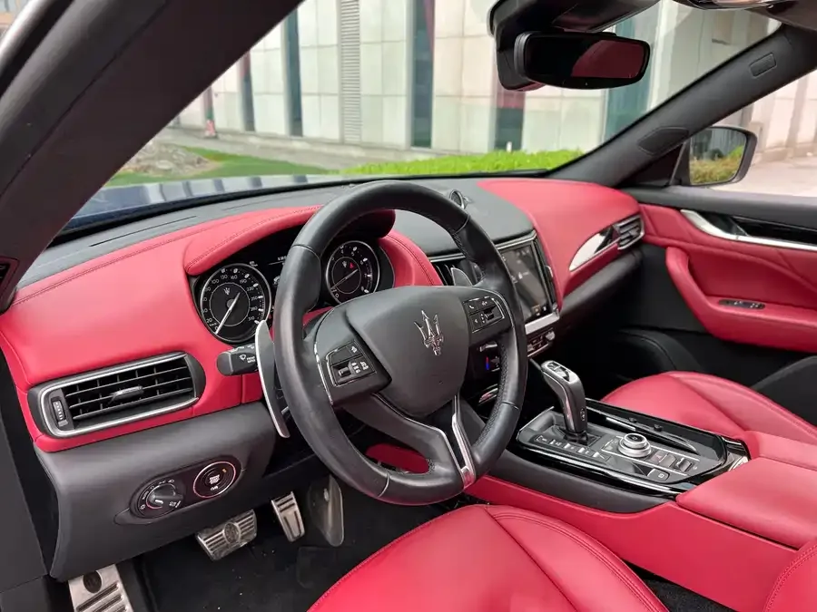 Maserati Levante Levante 2022 2.0T GT Edge Edition 2023 — миниатюра 3