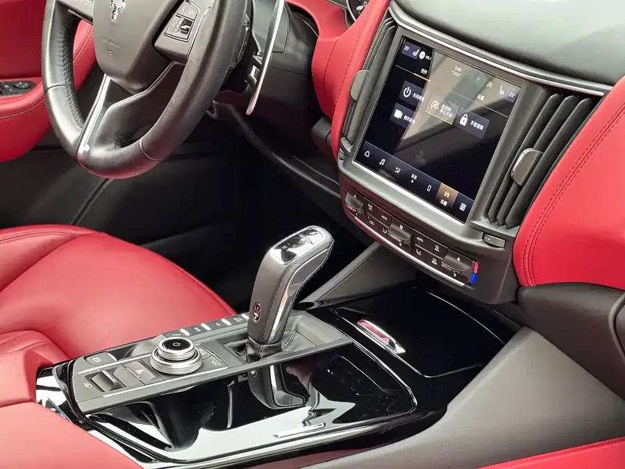 Maserati Levante Levante 2022 2.0T GT Edge Edition 2023 — миниатюра 4