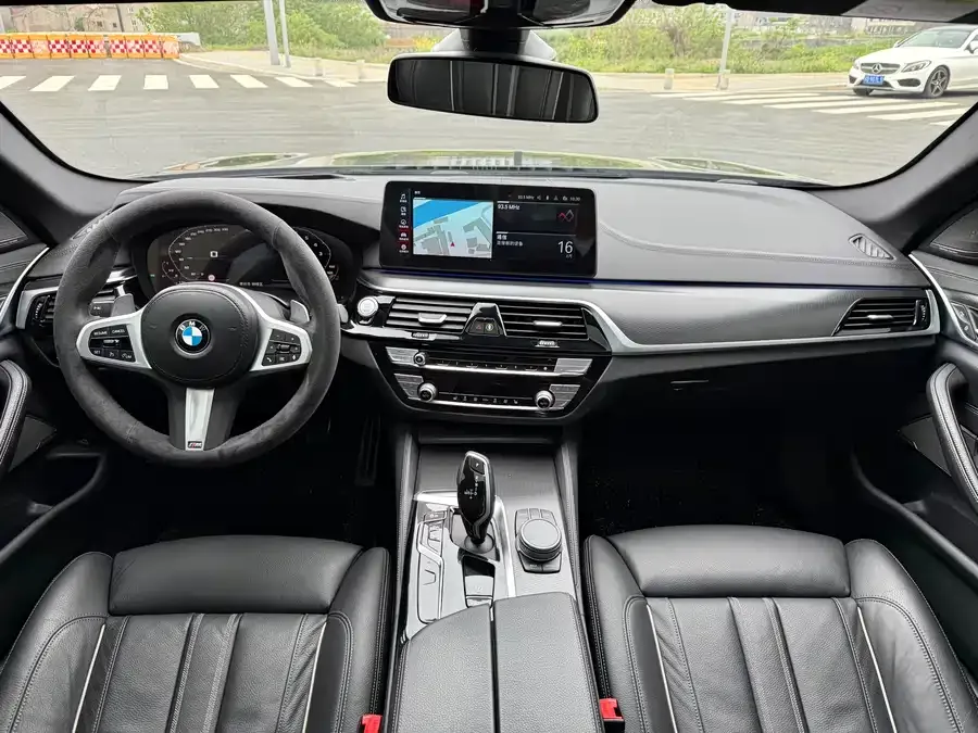 BMW 5 Series BMW 5 Series (Imported) 2022 530i Fashion Edition M Sports Package 2022 — миниатюра 4