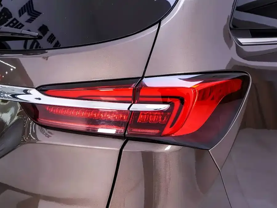 Buick GL8 2023 facelift land business class luxury model 2023 — миниатюра 3