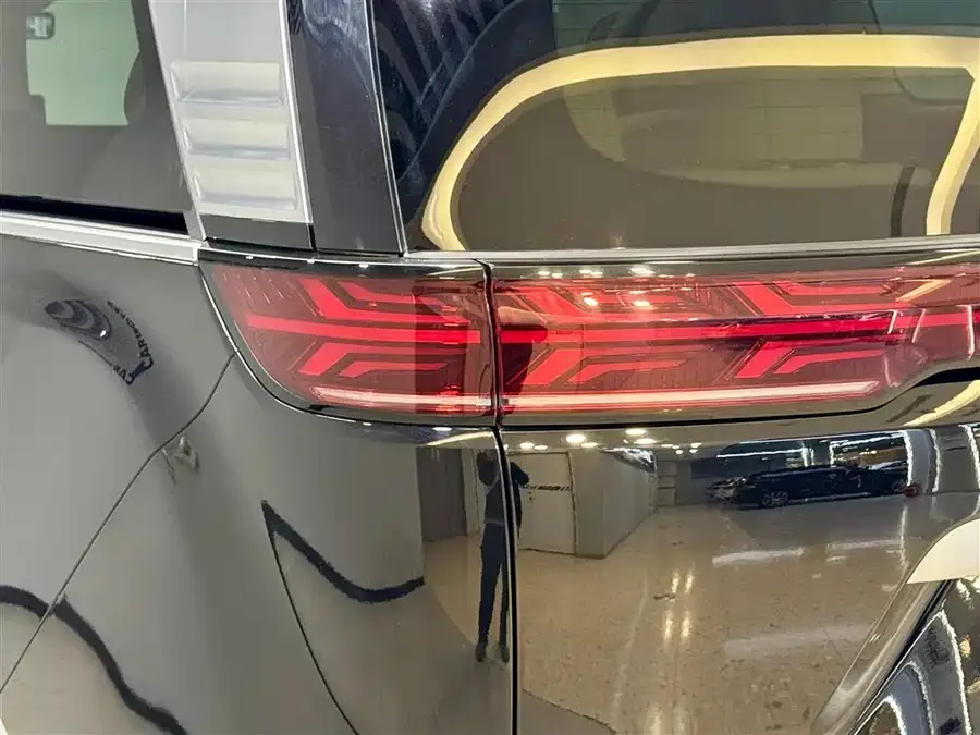 BYD D9 DENZA D9 2024 DM-i 980 4WD Flagship Model 2024 — миниатюра 3