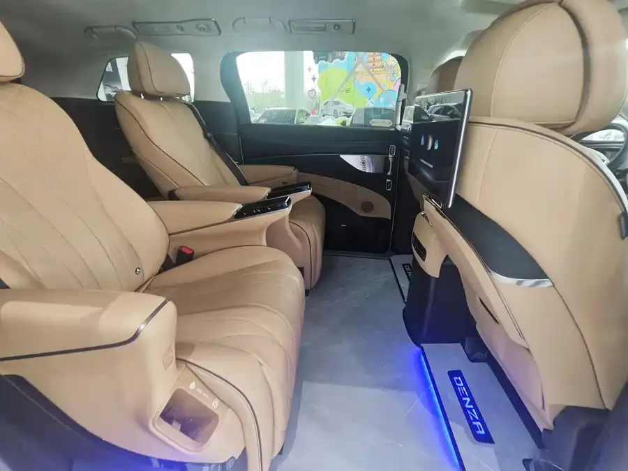 BYD D9 DENZA D9 2024 DM-i 980 4WD Flagship Model 2025 — миниатюра 3