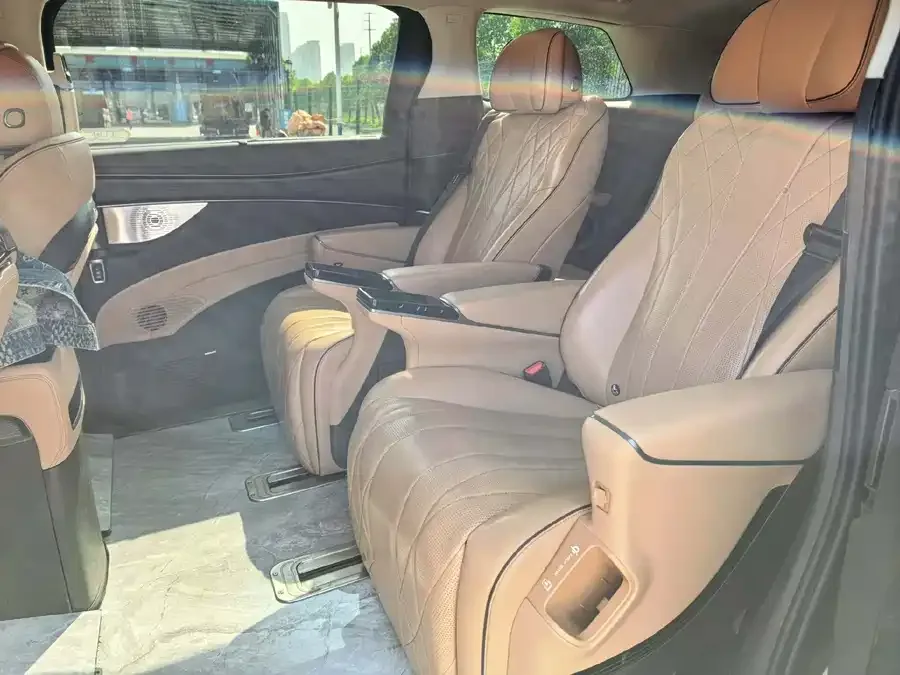 BYD D9 DENZA D9 2024 DM-i 980 4WD Premium Edition 2024 — миниатюра 5