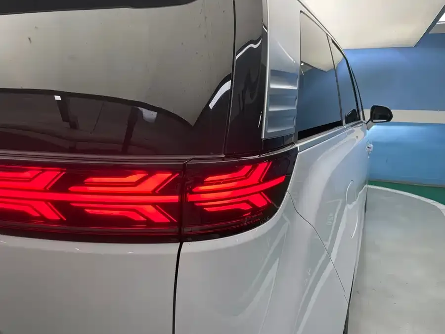 BYD D9 DENZA D9 2022 DM-i 1040 Premium Edition 2023 — миниатюра 3