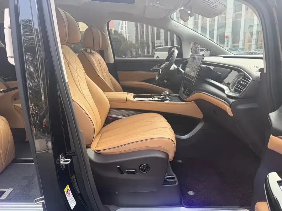 BYD D9 DENZA D9 2024 DM-i 980 4WD Premium Edition 2024 — миниатюра 5