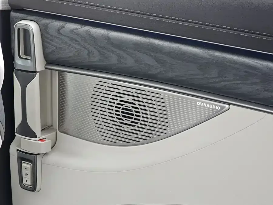 BYD D9 DENZA D9 2024 DM-i 980 4WD Premium Edition 2024 — миниатюра 5