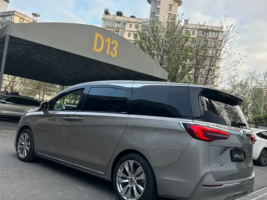 Buick GL8 2023 ES Lu Zun Comfort Edition 2024 — миниатюра 3