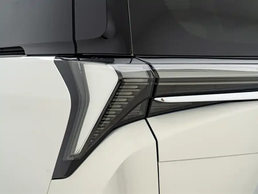 Buick GL8 New Energy 2024 Lu Zun Luxury Edition 6 Seaters 2024 — миниатюра 4
