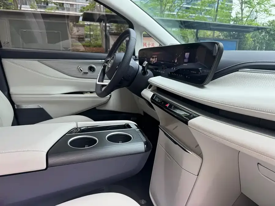 Buick GL8 New Energy Buick GL8 PHEV 2026 Land Cruiser Premium Edition 2025 — миниатюра 4
