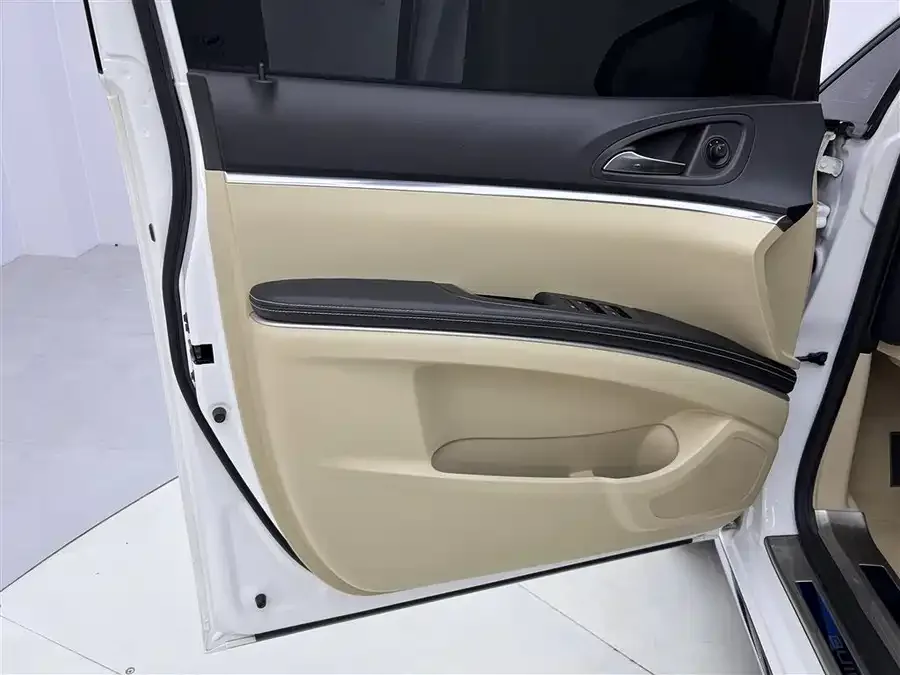 Buick GL8 2023 facelift land business class luxury model 2023 — миниатюра 5