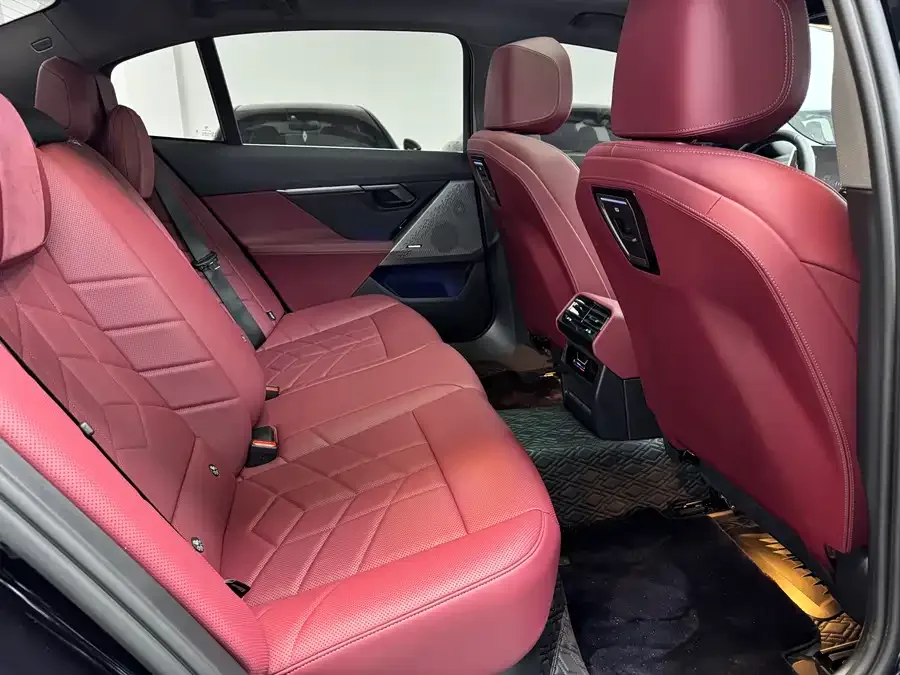 BMW 5 Series 2026 BMW 5 Series 530Li Leading Luxury Package 2026 — миниатюра 3