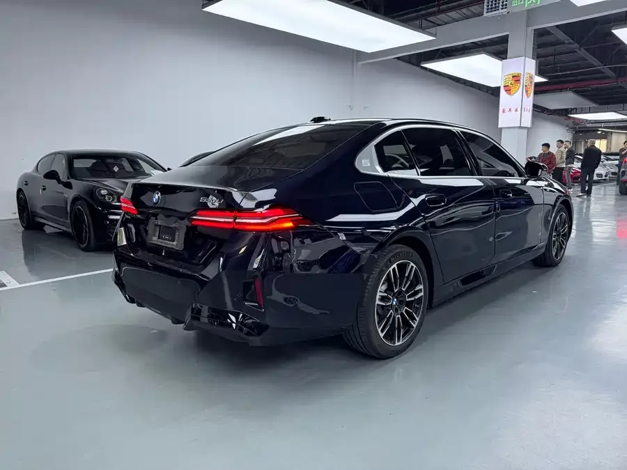 BMW 5 Series 2026 BMW 5 Series 530Li Leading Luxury Package 2026 — миниатюра 4