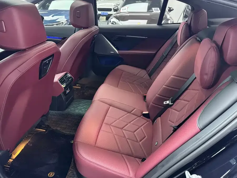 BMW 5 Series 2026 BMW 5 Series 530Li Leading Luxury Package 2026 — миниатюра 5