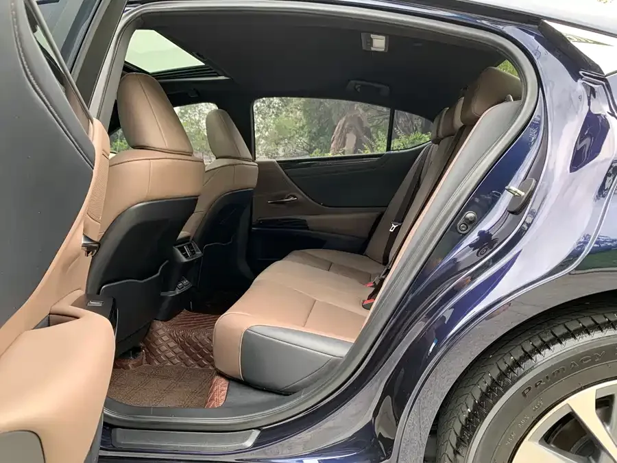 Lexus ES 2024 200 Premium Edition 2024 — миниатюра 5