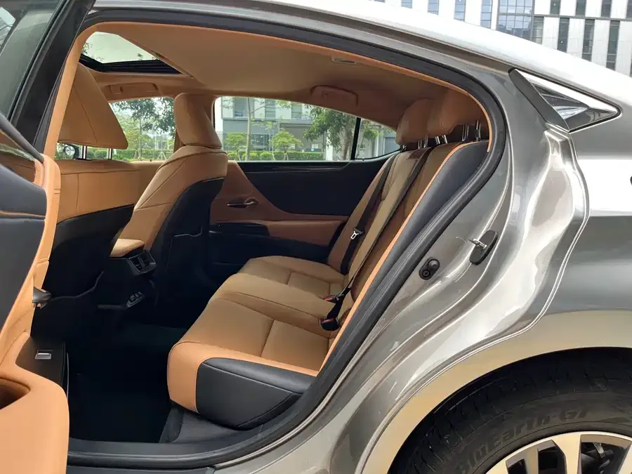 Lexus ES 2023 200 Excellence Edition 2024 — миниатюра 3