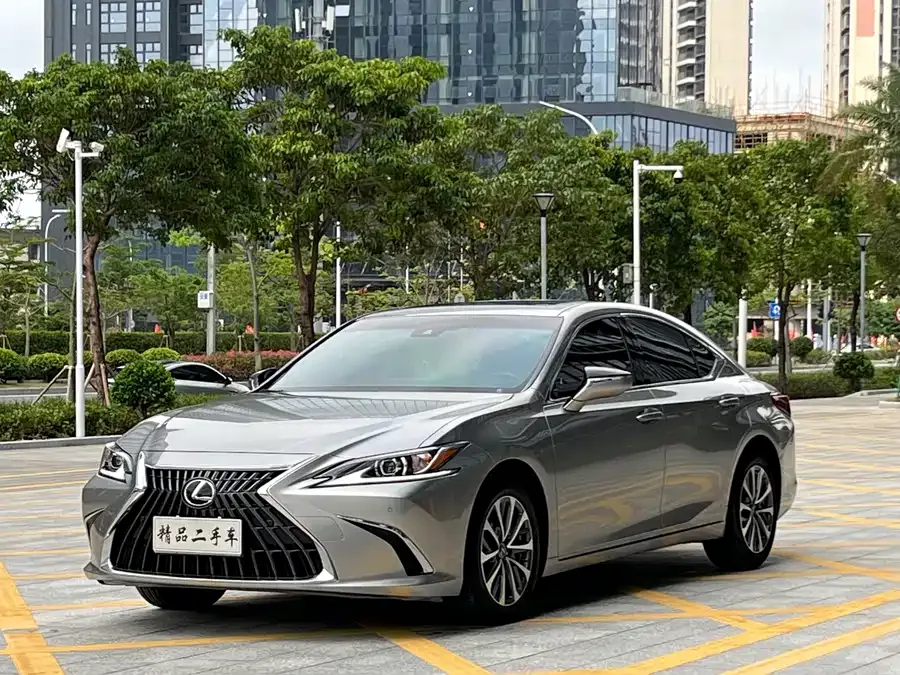Lexus ES 2024