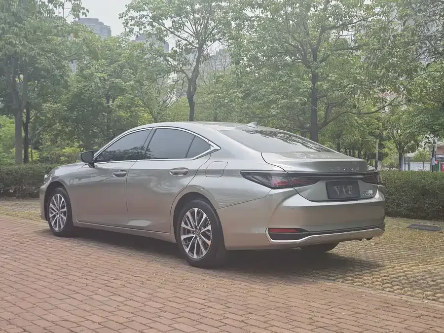 Lexus ES 2025 200 Premium Edition 2025 — миниатюра 2