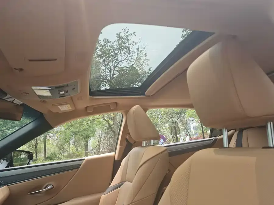 Lexus ES 2025 200 Premium Edition 2025 — миниатюра 3