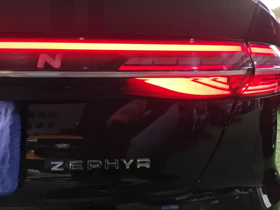 Lincoln Z 2024 2.0T 2WD Premium Hybrid Edition 2024 — миниатюра 4