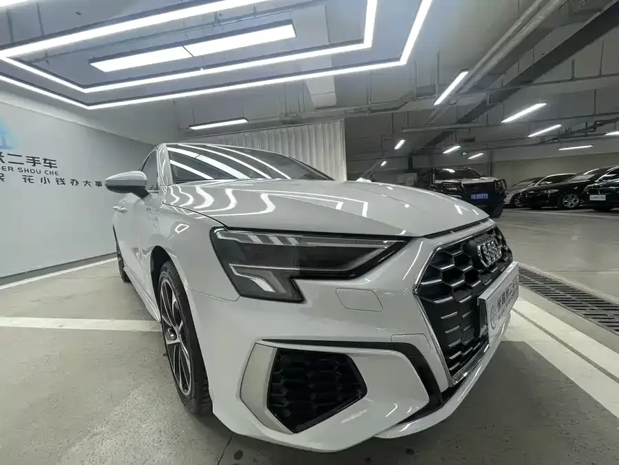 Audi A3 2022 Sportback 35 TFSI Aggressive Sports Edition 2022 — миниатюра 3