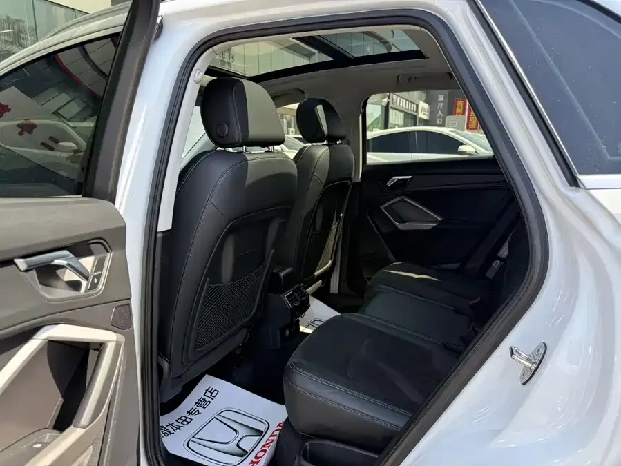 Audi Q3 2022 35 TFSI Fashionable and Dynamic 2022 — миниатюра 3