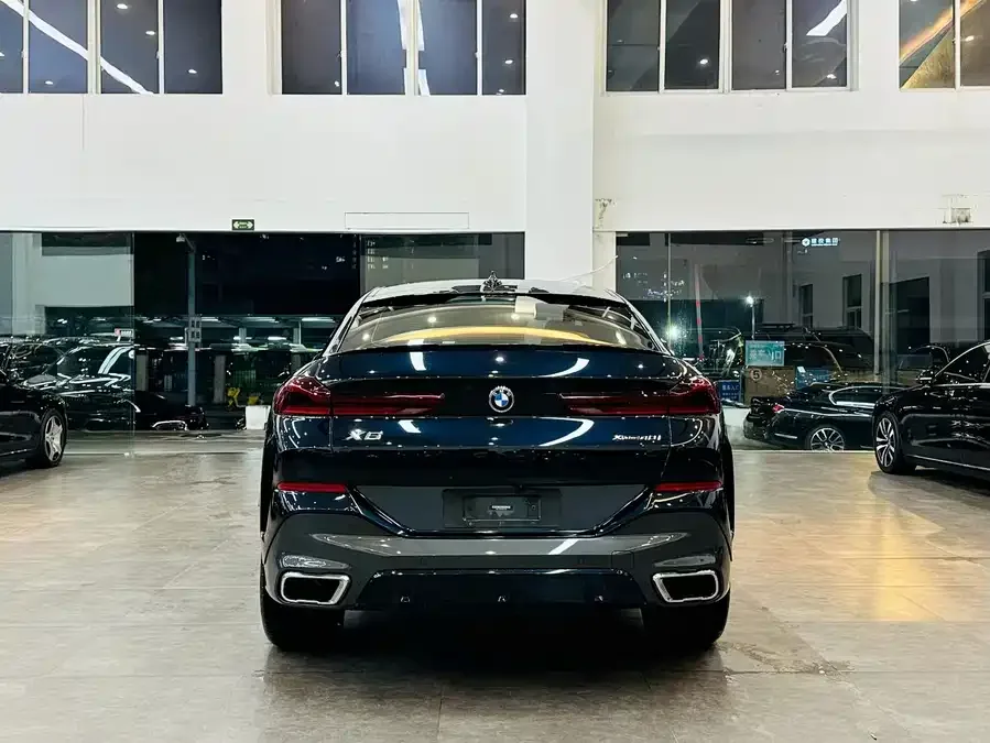 BMW X6 2022 facelift xDrive40i M Sport package 2022 — миниатюра 2