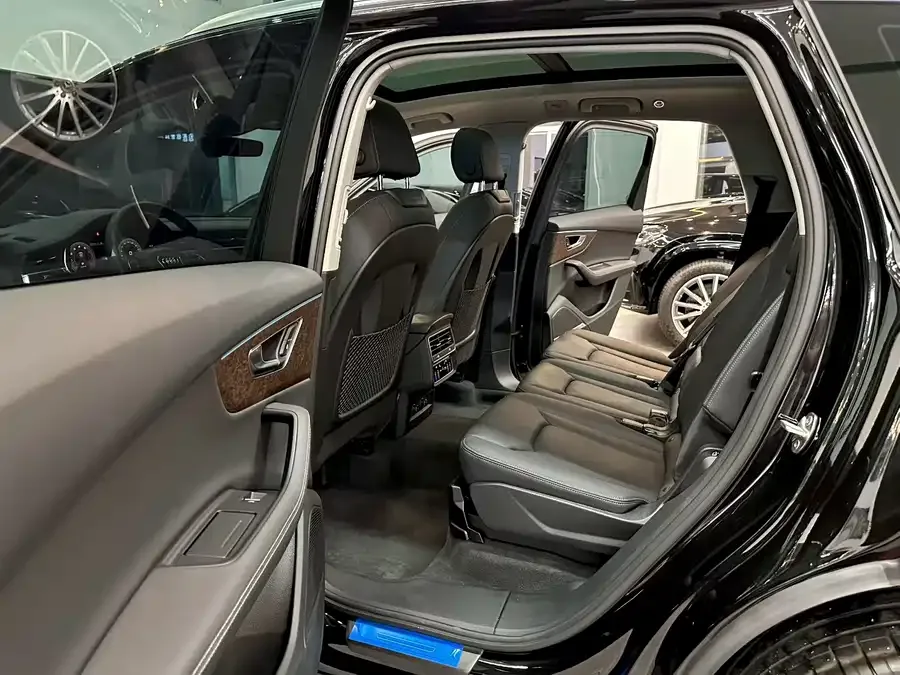 Audi Q7 2025 55 TFSI quattro S line Black Warrior 2024 — миниатюра 5