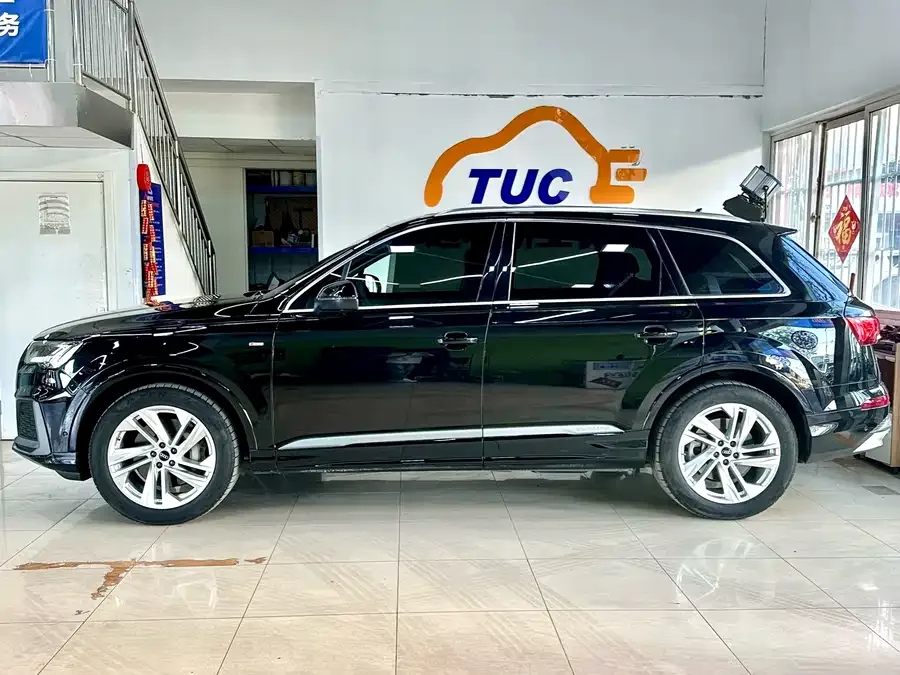 Audi Q7 2023 45 TFSI quattro S line sports model 2024 — миниатюра 2